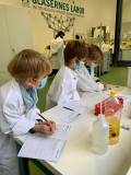 2021 - Gläsernes Labor - 04 - Kinder beim Protokollieren