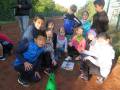 2021 - Sporttag Herbst - 07 - hockende Kindergruppe